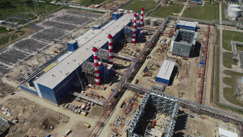 Общий вид строительной площадки станции Прегольская ТЭС, мощностью 4х110 МВт. Калининградская область, город Калининград.